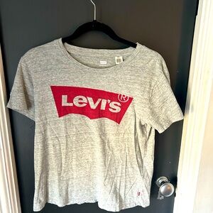 Levi’s tshirt